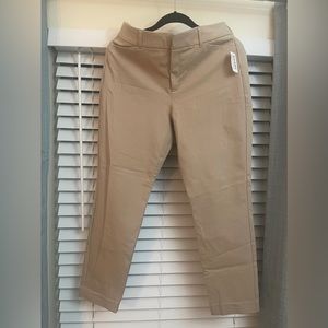 NWT! Old Navy High-Rise Pixie ankle pant. Size 14